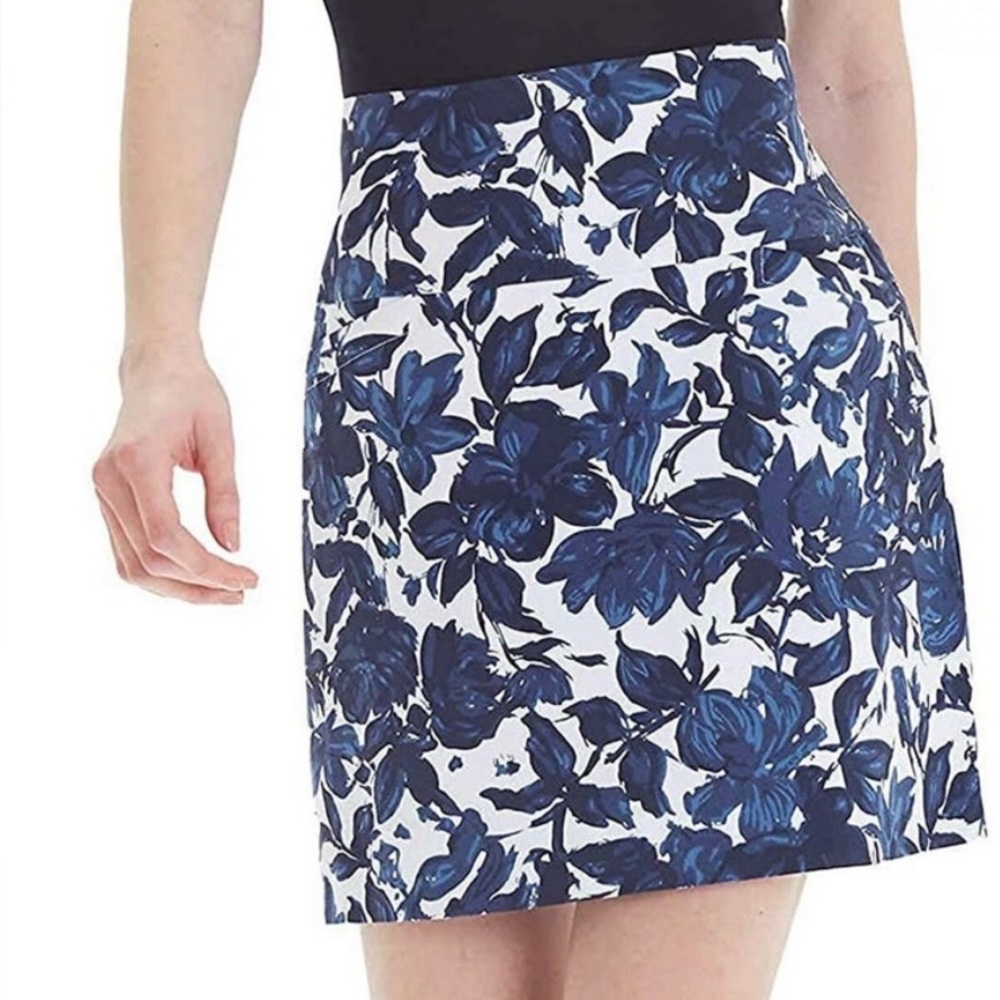 S.C. & Co. Blue & White‎ Floral Skort Sz L, CB#50